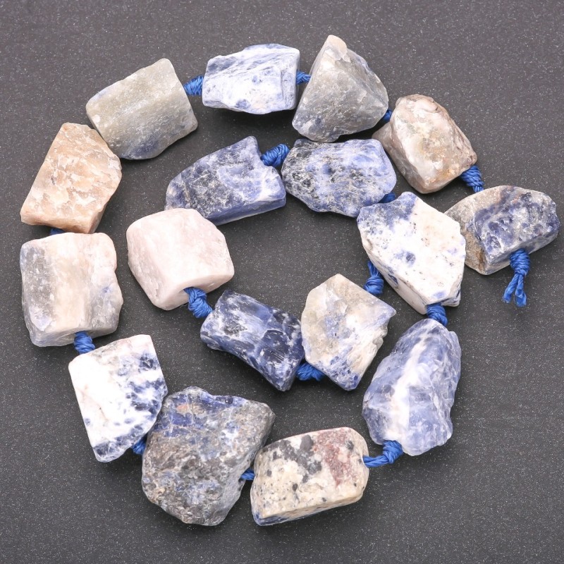 Perles de sodalite non taillées enfilées sur fil – galets 20×26 mm (±), longueur 42 cm