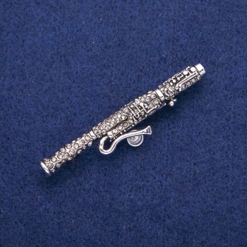 Broche en forme de basson avec strass gris 12×62 mm, métal argenté