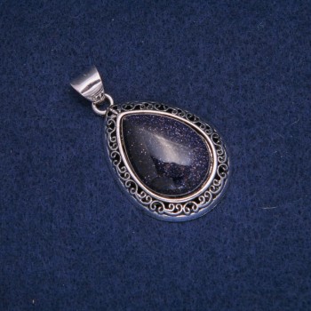 Pendantif «Goutte» avec aventurine synthétique — sable bleu, Nuit du Caire, monture antique 27×39 mm