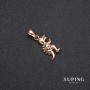 Pendentif Xuping Dinosaure avec pierres bleues 10 × 24 mm, doré en or 18k
