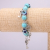 Bracelet-talisman en turquoise avec des «yeux bleus» sur élastique, diamètre 10 mm (±), longueur 18 cm avec inserts et pendentifs
