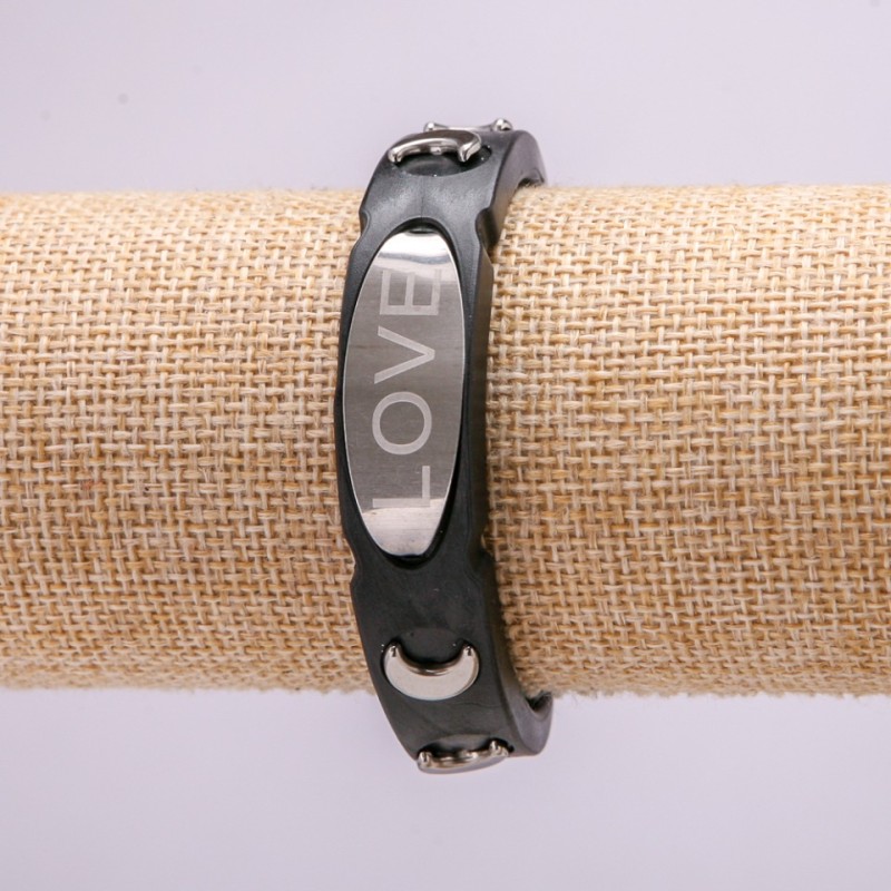 Bracelet avec inserts métalliques, longueur 21 cm, épaisseur 15 mm, caoutchouc noir, fermoir