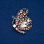 Broche Papillon en métal doré, strass et cristaux multicolores 43 × 48 mm +