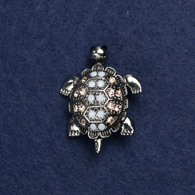 Broche Tortue argentée en métal et strass 40×23 mm +