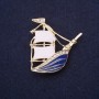 Broche Navire dorée en métal et émail avec strass 37×40 mm +