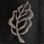 (35/60 mm) Broche en métal argenté - Feuille ornée de strass