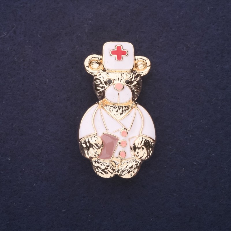 Broche Ourson médecin émaillé blanc et rouge, 40×22 mm, métal doré