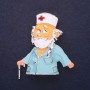 Broche Médecin émail blanc et bleu clair 47×42 mm métal argenté