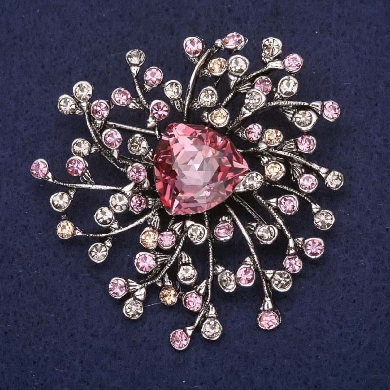 Broche grande Accent en strass et pierre, couleur violet-lilas et gris, 56×58 mm, métal argenté