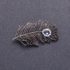Broche «Plume argentée» couleur métal argenté 5×2,5 cm