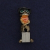 Broche-pendentif «Grenouille avec valise» en métal argenté