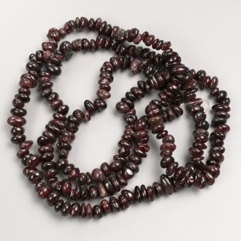 Perles de grenat éclats sur long fil, diamètre 6 x 4 mm ±, longueur 80 cm+