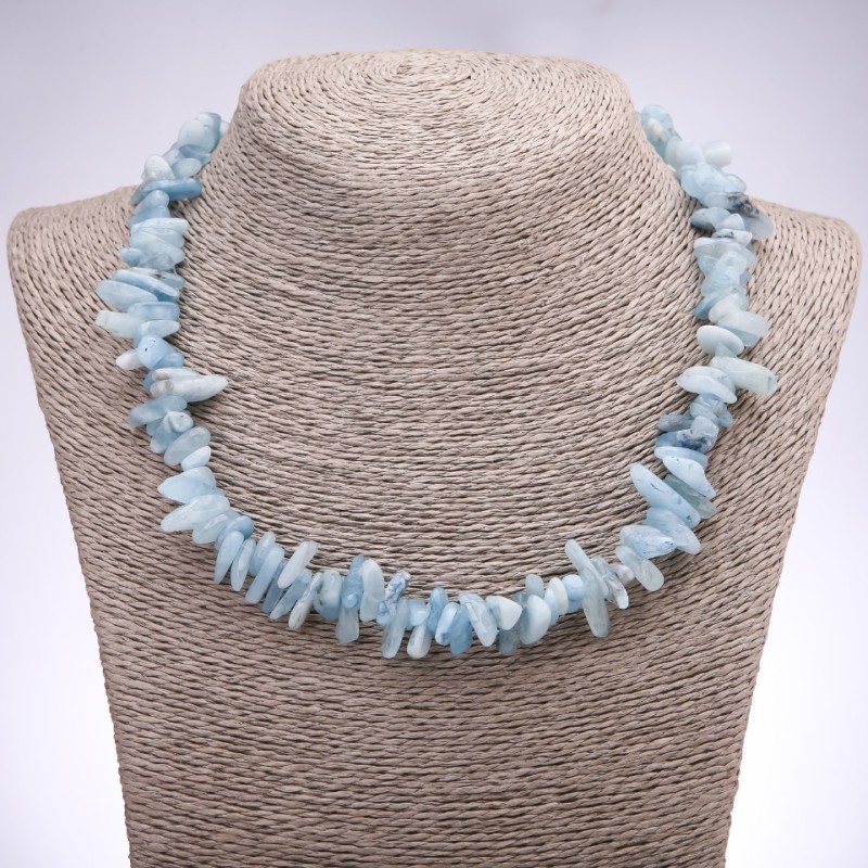 Collier en aigue-marine «Aiguilles», dimensions 6 x 14 mm ±, longueur 45 cm