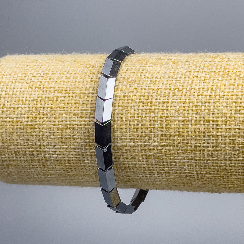 Bracelet en hématite flèche, diamètre 6 × 10 × 3 mm ±, longueur 18 cm (élastique)