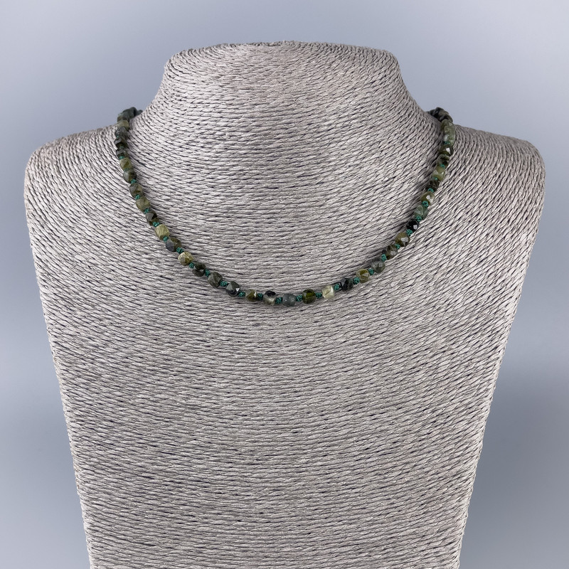 Collier en tourmaline verte, pierre naturelle taillée en cube, 4 × 4 mm, longueur 51 cm ±