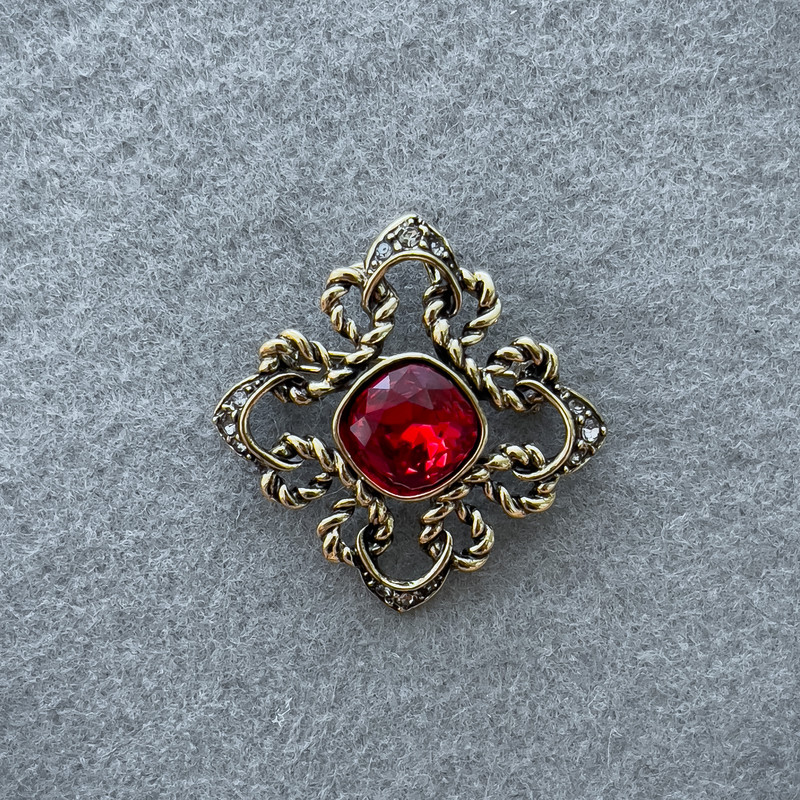 Broche-pendent Accent avec cristal rouge et strass blancs, métal doré, 42 mm +