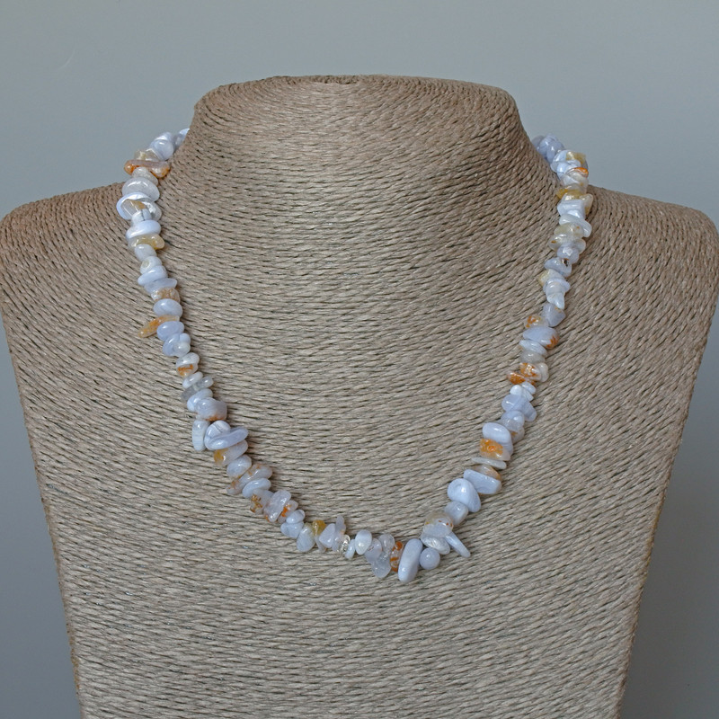 Collier d'agate bleue (Calcédoine bleue, Saphirin) en éclats de pierre naturelle, diamètre 8×3 mm, longueur 47 cm+-